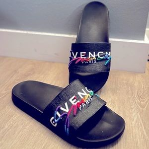 PRE LOVED GIVENCHY UNISEX SLIDES!!